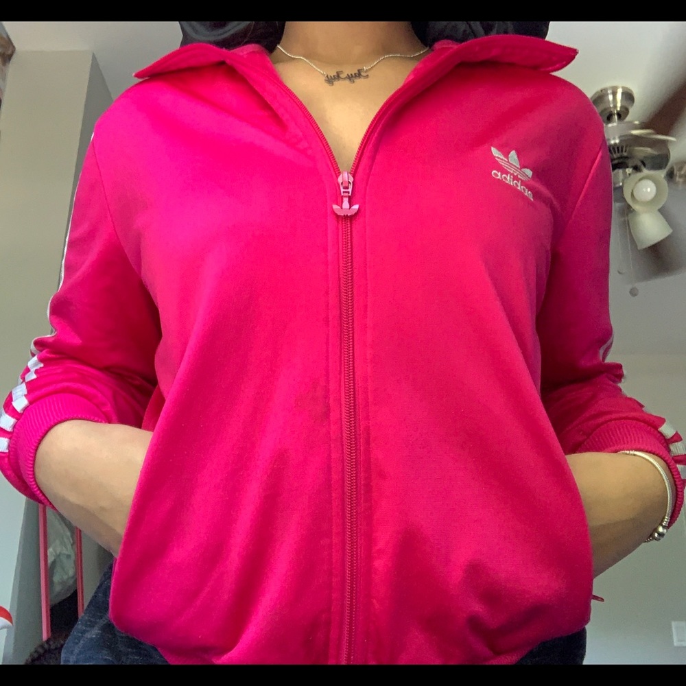 Adidas jacket size XL put fits like a L